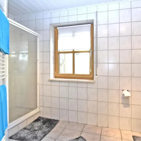 Modern With Private Garden In 公寓 *