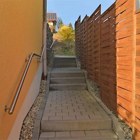 公寓 Modern With Private Garden In