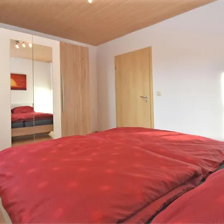 Modern With Private Garden In 公寓