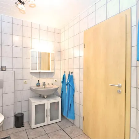 Modern With Private Garden In 公寓 *
